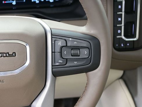 Used 2023 GMC Yukon XL Denali image 31