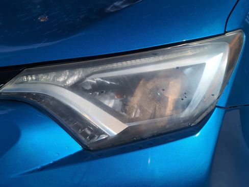 Used 2018 Toyota RAV4 XLE image 6