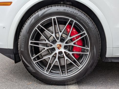 Certified 2026 Porsche Cayenne S AWD/4WD image 38