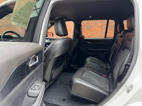 Used 2023 Jeep Grand Cherokee Altitude image 23