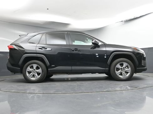 Used 2025 Toyota RAV4 XLE image 25