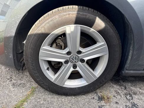 Used 2017 Volkswagen Golf Wolfsburg Edition FWD image 12