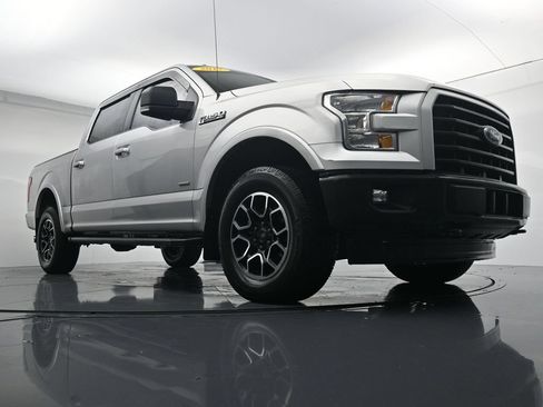 Used 2017 Ford F150 XLT w/ Equipment Group 302A Luxury AWD/4WD image 29