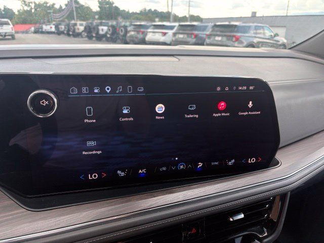 Used 2025 Chevrolet Tahoe LT AWD/4WD image 19