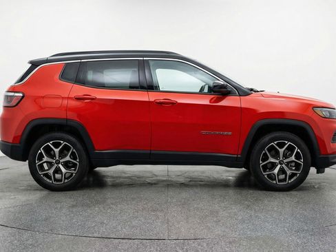 Used 2025 Jeep Compass Limited image 11