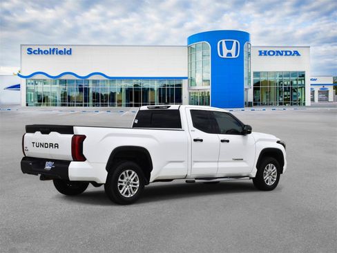 Used 2022 Toyota Tundra SR5 w/ SR5 Convenience Package AWD/4WD image 3