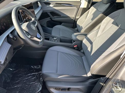 New 2025 Volkswagen Tiguan SE image 20