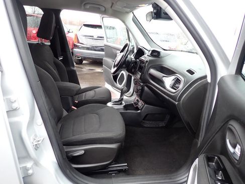 Used 2020 Jeep Renegade Latitude w/ Cold Weather Group image 12