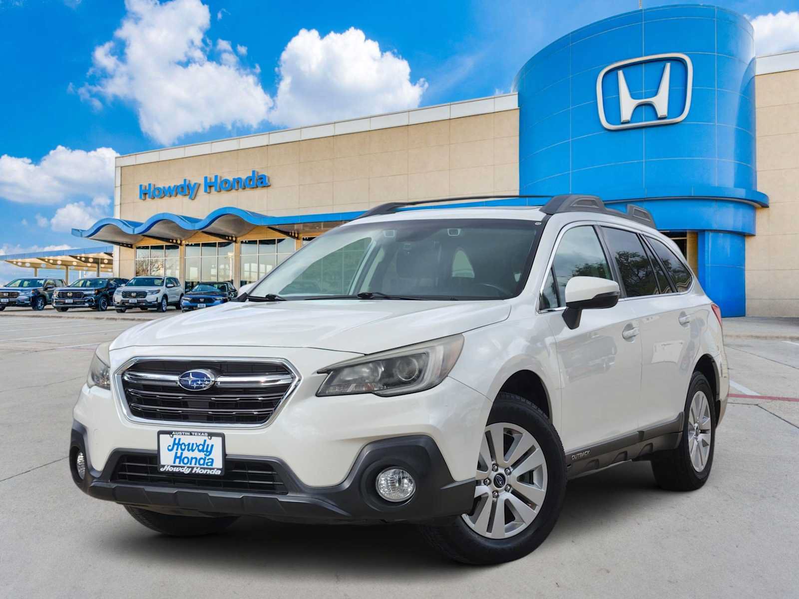 Used 2019 Subaru Outback 2.5i Premium AWD/4WD image 1