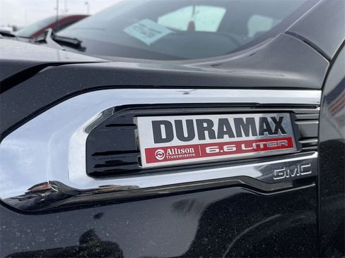 Used 2022 GMC Sierra 2500 Denali w/ Denali Black Diamond Edition image 3