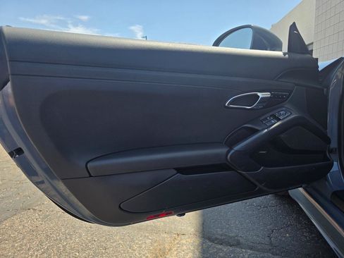 Used 2017 Porsche 718 Boxster RWD image 39