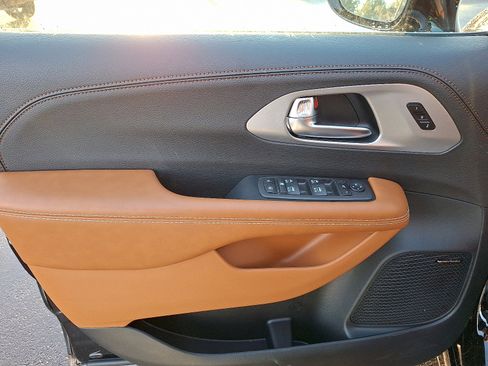 New 2026 Chrysler Pacifica Pinnacle image 9