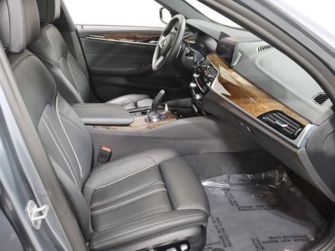 Used 2019 BMW M550i xDrive w/ Dynamic Handling Package image 36