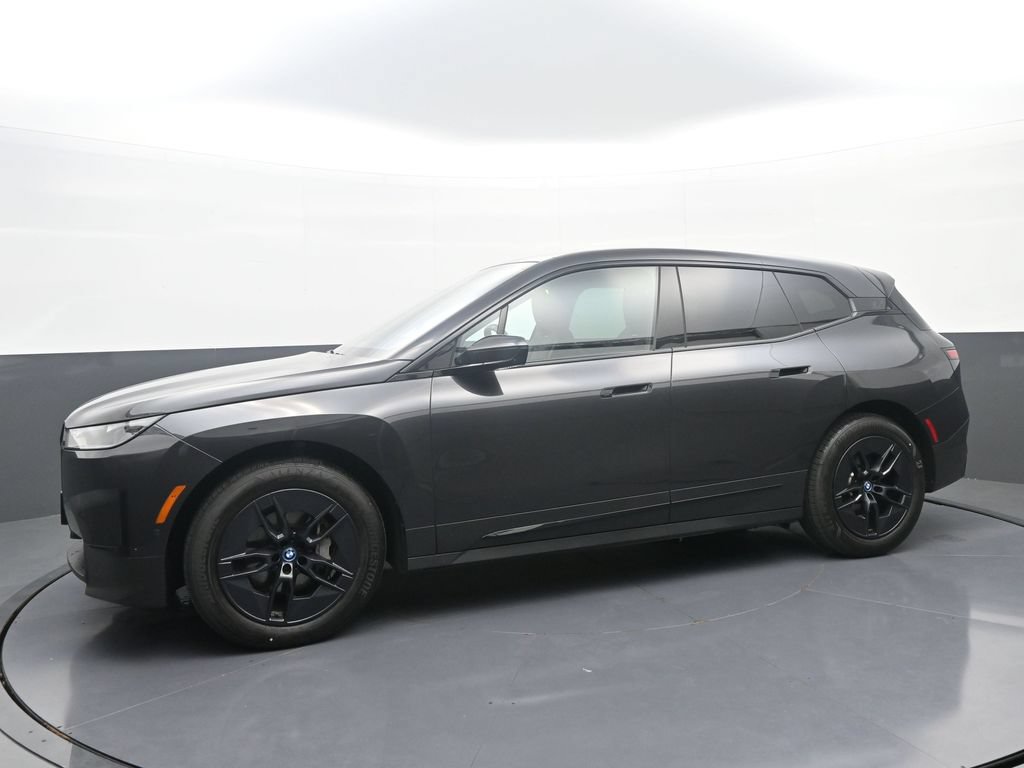 Used 2024 BMW iX xDrive50 w/ Premium Package AWD/4WD image 4