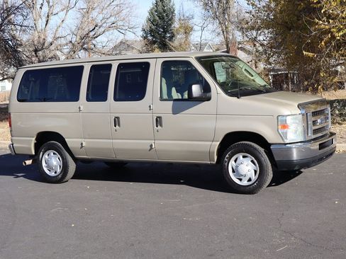 Used 2009 Ford E-350 and Econoline 350 Super Duty Wagon image 2