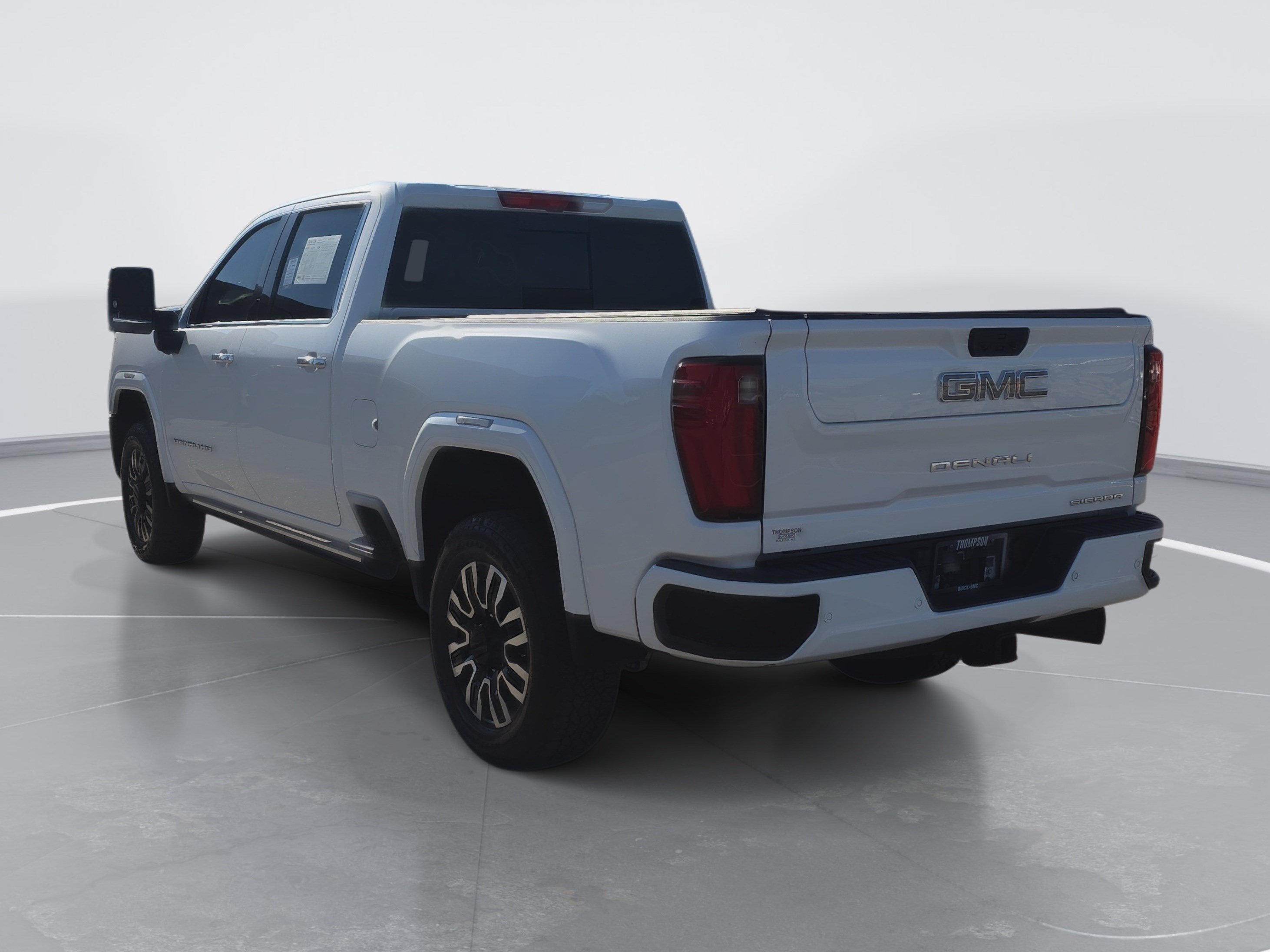 Used 2024 GMC Sierra 2500 Denali Ultimate AWD/4WD image 5