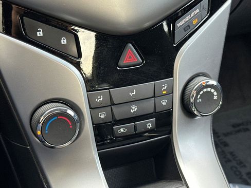 Used 2014 Chevrolet Cruze LT w/ Technology Package image 20