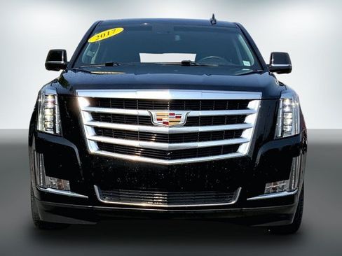 Used 2017 Cadillac Escalade ESV Luxury AWD/4WD image 2