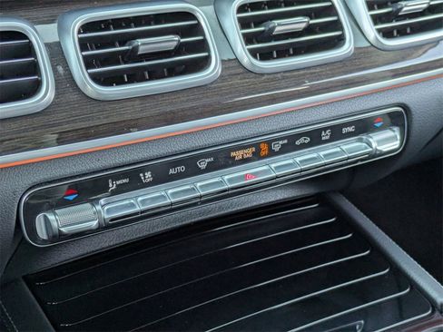 Used 2024 Mercedes-Benz GLS 450 4MATIC image 23