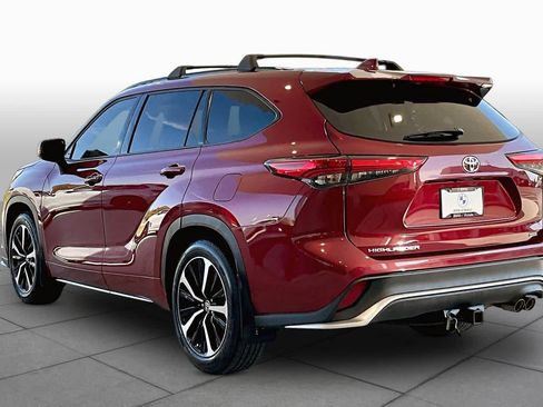 Used 2022 Toyota Highlander XSE FWD image 11