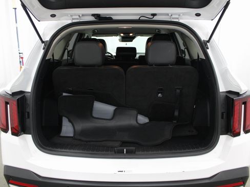 Used 2024 Kia Sorento S image 22