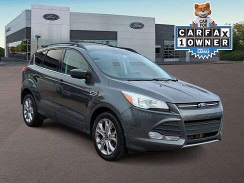 Used 2015 Ford Escape SE w/ Equipment Group 201A image 2