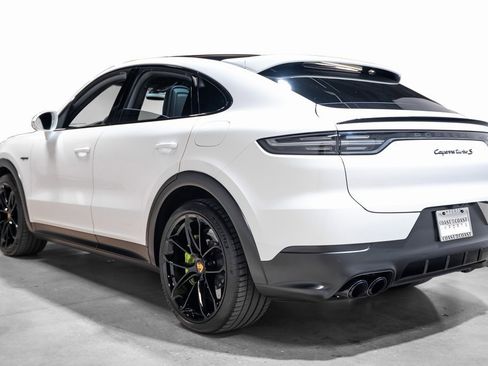 Used 2022 Porsche Cayenne Turbo S image 17