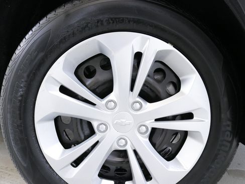 Used 2024 Chevrolet Trax LS image 34