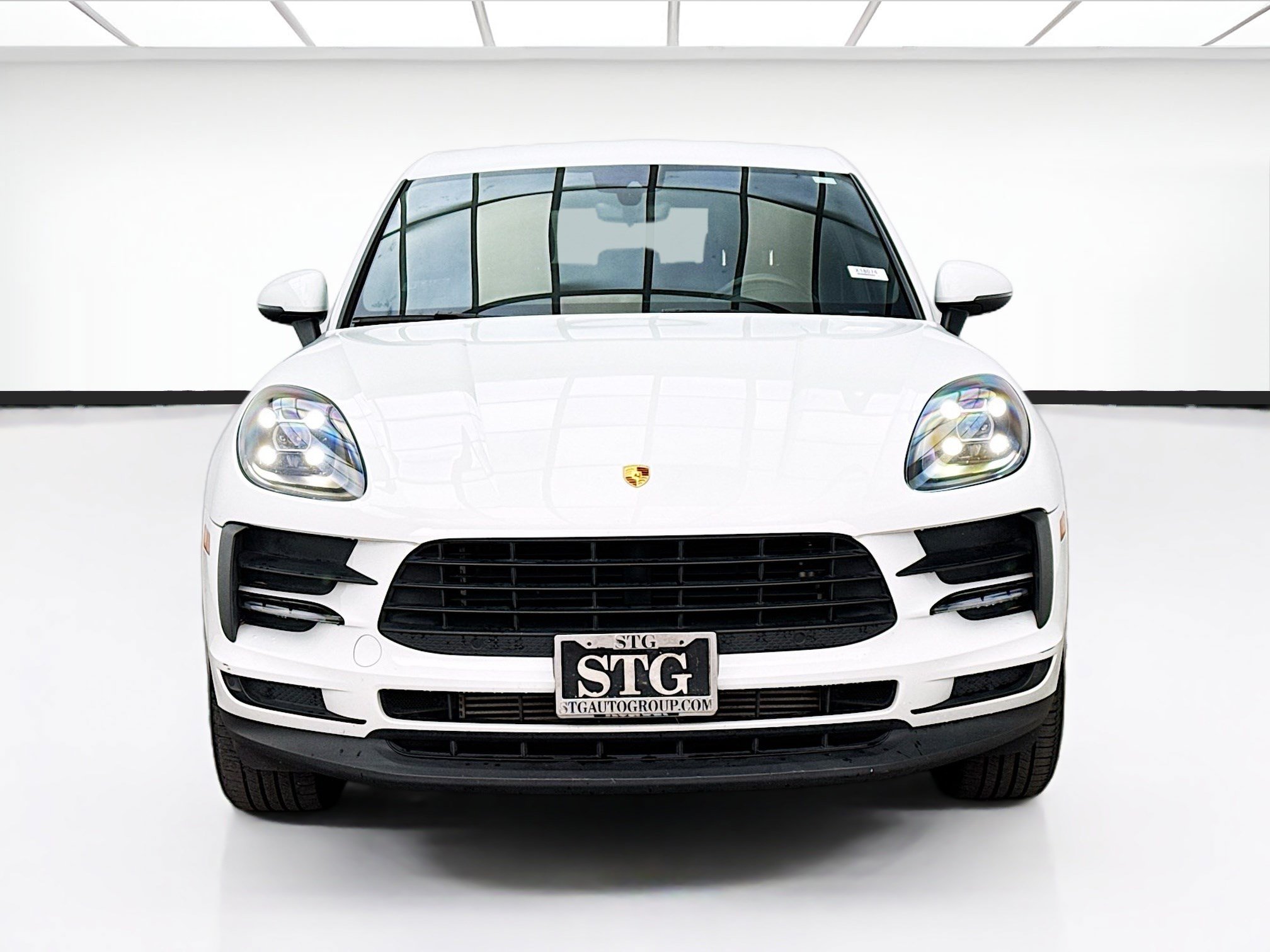 Used 2019 Porsche Macan AWD/4WD image 2