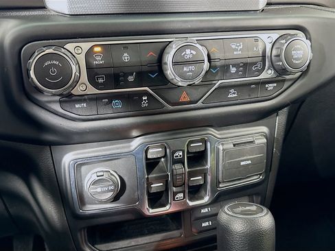 Used 2023 Jeep Wrangler Unlimited w/ Cold Weather Group image 18