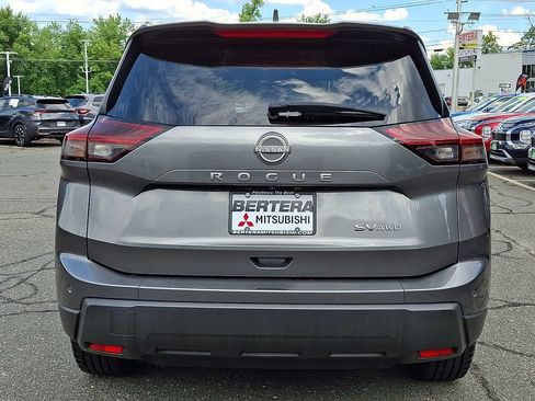 Used 2024 Nissan Rogue SV AWD/4WD image 5
