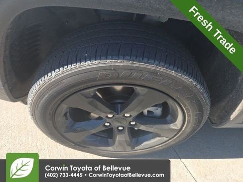 Used 2024 Jeep Grand Cherokee L Altitude AWD/4WD image 11