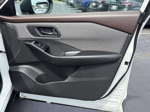 Used 2023 Nissan Rogue S FWD image 10