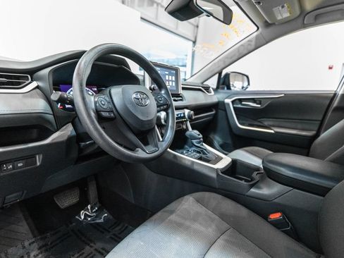 Used 2024 Toyota RAV4 XLE AWD/4WD image 4