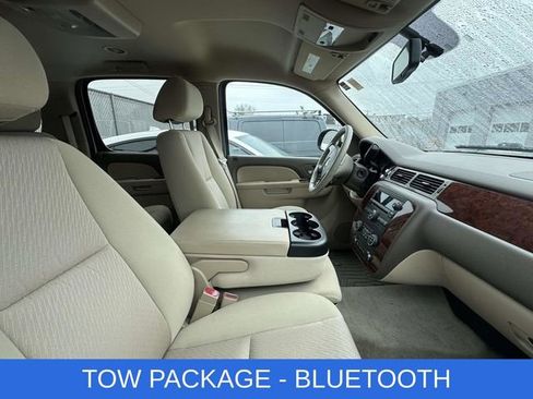 Used 2014 Chevrolet Suburban LS image 2