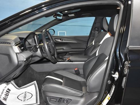 Used 2025 Toyota Camry SE image 6