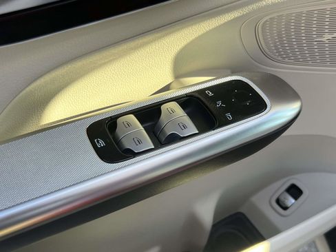 Used 2025 Mercedes-Benz GLC 300 4MATIC image 26