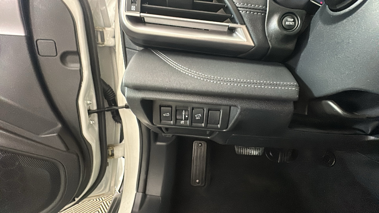Used 2024 Subaru Outback Touring w/ Popular Package #2 AWD/4WD image 23