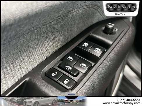 Used 2023 Jeep Compass Latitude AWD/4WD image 19