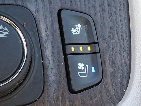 Used 2020 GMC Acadia Denali w/ Technology Package image 28