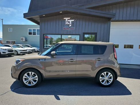 Used 2015 Kia Soul + FWD image 3