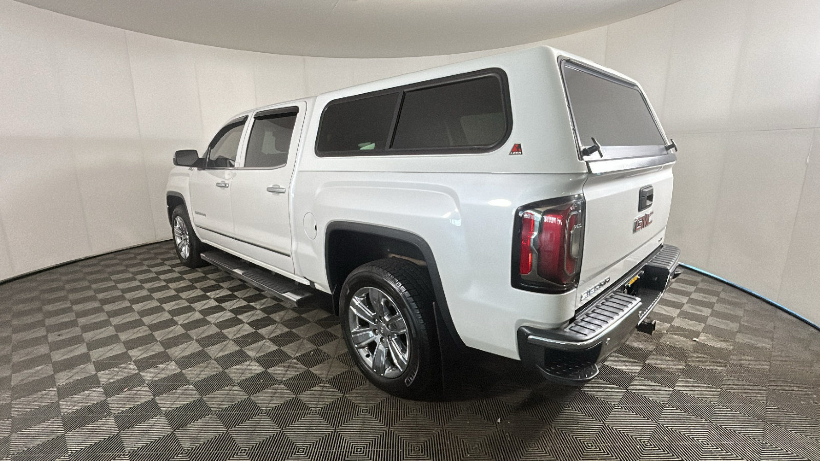Used 2017 GMC Sierra 1500 SLT AWD/4WD image 5