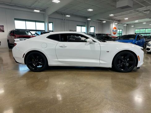 Used 2018 Chevrolet Camaro SS RWD image 4