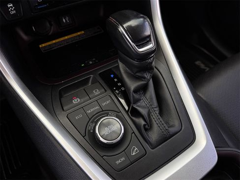 Used 2019 Toyota RAV4 Limited w/ Advanced Technology Package image 18