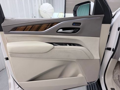 Used 2023 Cadillac Escalade ESV Premium Luxury Platinum w/ LPO, Radiant Package AWD/4WD image 12