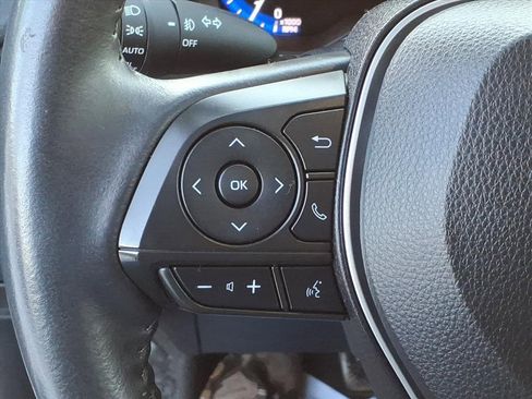 Used 2022 Toyota Corolla Cross XLE image 18