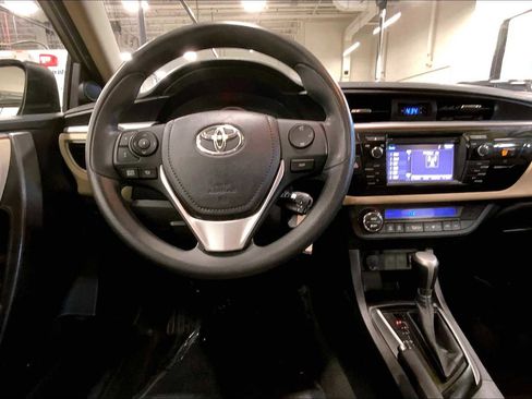 Used 2015 Toyota Corolla LE image 5