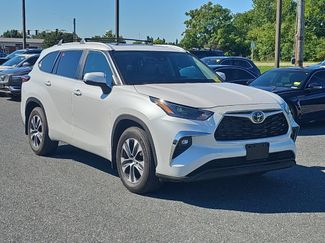 Used 2023 Toyota Highlander XLE FWD video 1