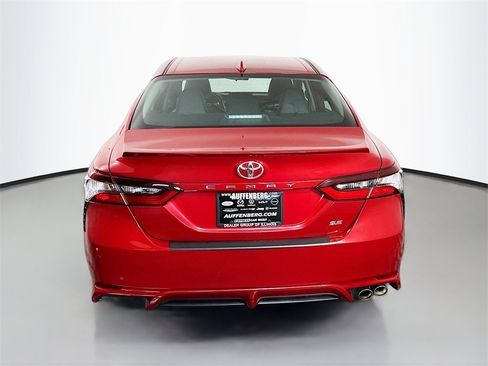 Used 2021 Toyota Camry SE image 6
