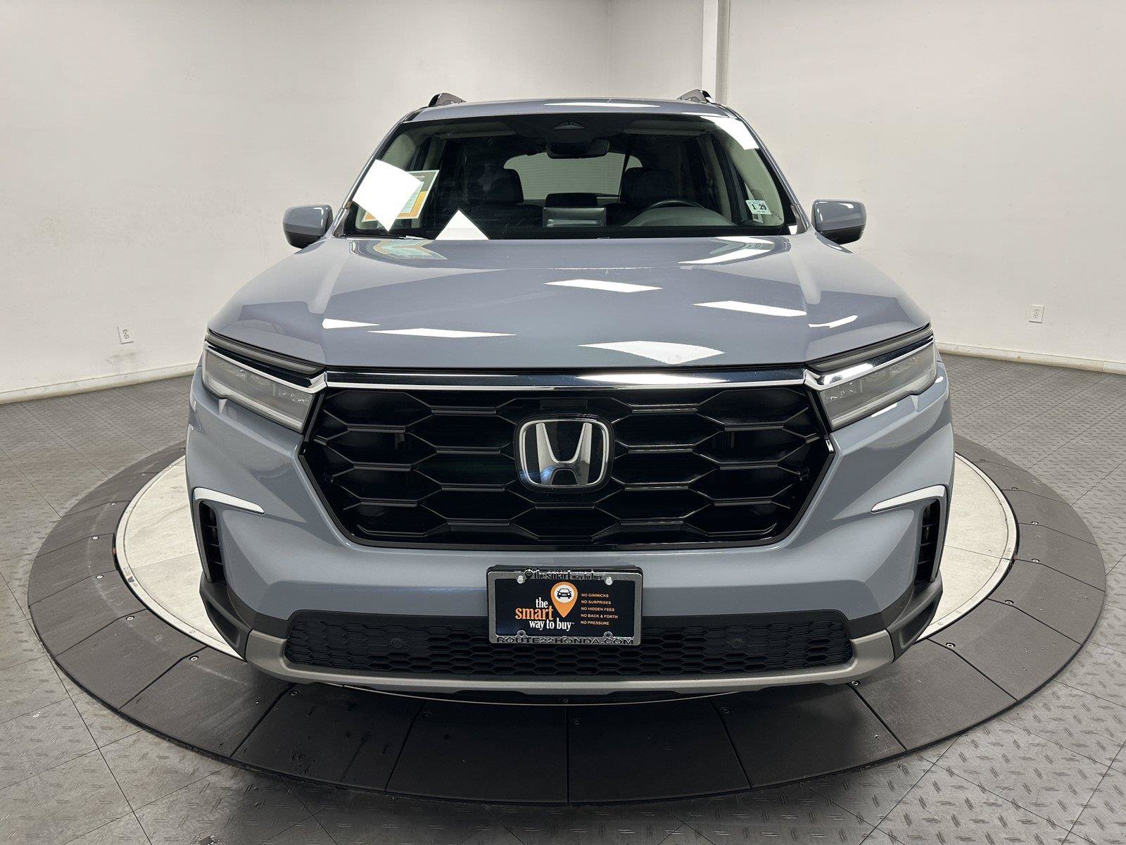 Certified 2024 Honda Pilot Touring image 4